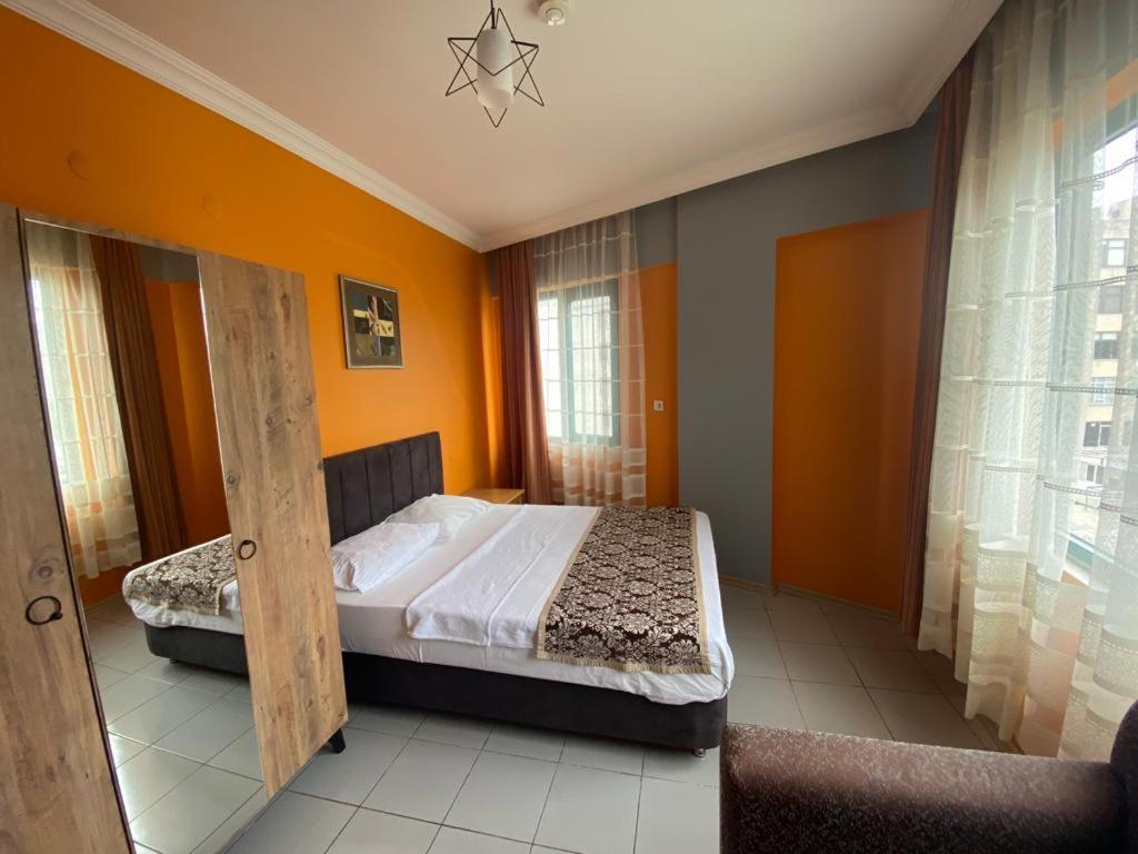 Apartament House *
